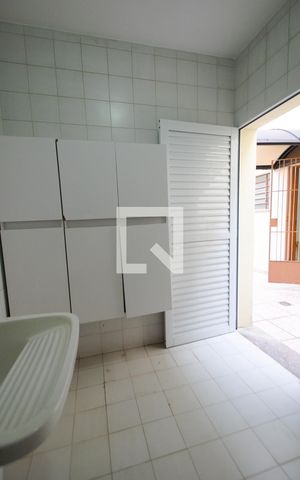 Casa para alugar com 380m², 5 quartos e 8 vagas Casa para alugar com 380m², 5 quartos e 8 vagasÁrea de Serviço