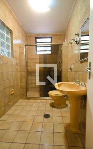 Casa para alugar com 380m², 5 quartos e 8 vagas Casa para alugar com 380m², 5 quartos e 8 vagasBanheiro