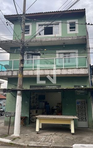 Casa à venda com 393m², 3 quartos e 1 vaga Casa à venda com 393m², 3 quartos e 1 vagaFachada
