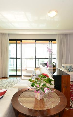 Apartamento à venda com 214m², 4 quartos e 4 vagasSala