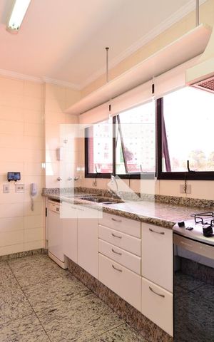 Apartamento à venda com 214m², 4 quartos e 4 vagasCozinha