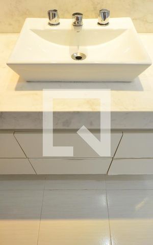 Apartamento à venda com 214m², 4 quartos e 4 vagasBanheiro da Suíte 2