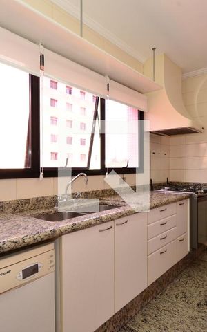Apartamento à venda com 214m², 4 quartos e 4 vagasCozinha