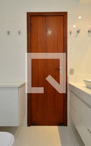Apartamento à venda com 214m², 4 quartos e 4 vagasBanheiro da Suíte 2