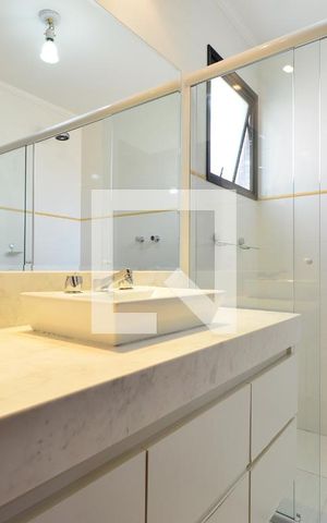 Apartamento à venda com 214m², 4 quartos e 4 vagasBanheiro da Suíte 2