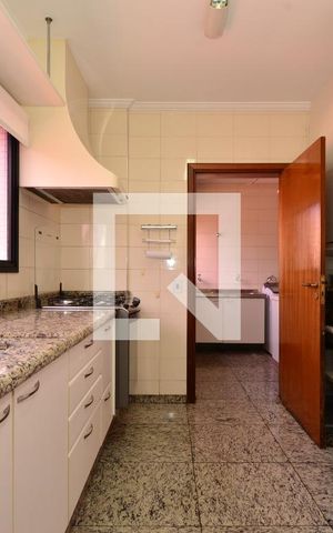Apartamento à venda com 214m², 4 quartos e 4 vagasCozinha