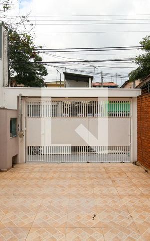 Casa à venda com 250m², 3 quartos e 4 vagas Casa à venda com 250m², 3 quartos e 4 vagasÁrea Externa