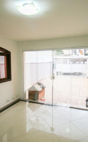 Casa à venda com 250m², 3 quartos e 4 vagas Casa à venda com 250m², 3 quartos e 4 vagasSala