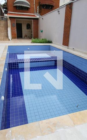 Casa à venda com 250m², 3 quartos e 4 vagas Casa à venda com 250m², 3 quartos e 4 vagasPiscina