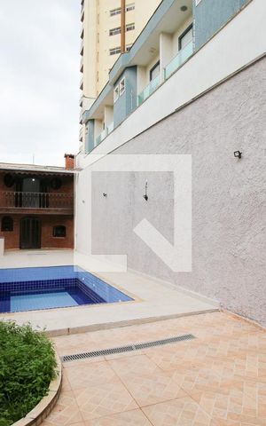 Casa à venda com 250m², 3 quartos e 4 vagas Casa à venda com 250m², 3 quartos e 4 vagasPiscina