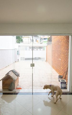 Casa à venda com 250m², 3 quartos e 4 vagas Casa à venda com 250m², 3 quartos e 4 vagasSala