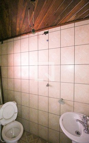 Casa à venda com 250m², 3 quartos e 4 vagas Casa à venda com 250m², 3 quartos e 4 vagasBanheiro 1