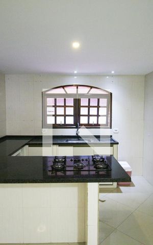 Casa à venda com 250m², 3 quartos e 4 vagas Casa à venda com 250m², 3 quartos e 4 vagasCozinha