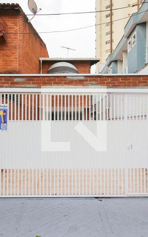 Casa à venda com 250m², 3 quartos e 4 vagas Casa à venda com 250m², 3 quartos e 4 vagasFachada
