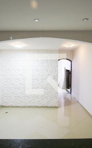 Casa à venda com 250m², 3 quartos e 4 vagas Casa à venda com 250m², 3 quartos e 4 vagasCozinha