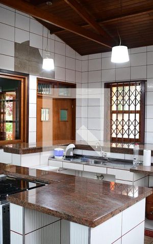 Casa para alugar com 347m², 3 quartos e 6 vagasCozinha
