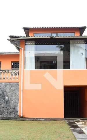 Casa para alugar com 347m², 3 quartos e 6 vagasFachada