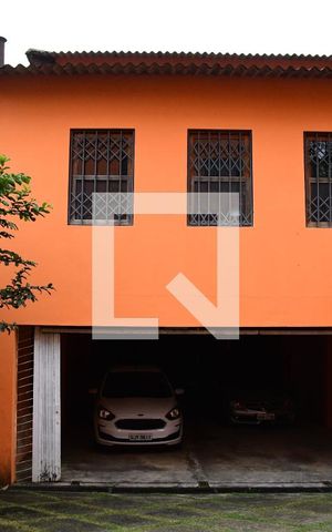 Casa para alugar com 347m², 3 quartos e 6 vagasFachada