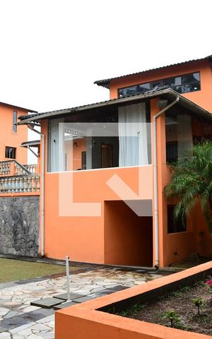 Casa para alugar com 347m², 3 quartos e 6 vagasFachada