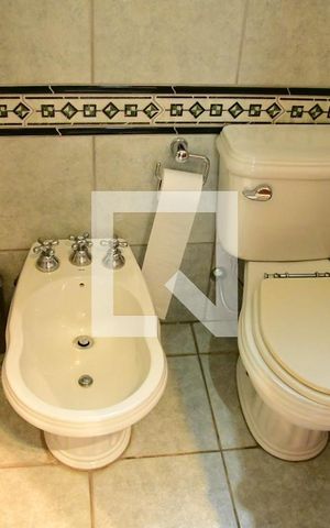 Casa para alugar com 347m², 3 quartos e 6 vagasBanheiro