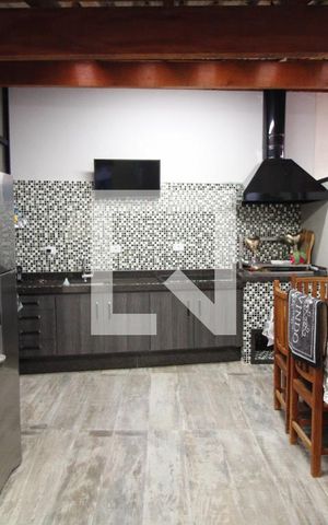 Casa à venda com 156m², 3 quartos e 3 vagasChurrasqueira