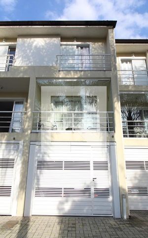 Casa à venda com 156m², 3 quartos e 3 vagasFachada