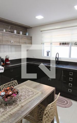 Casa à venda com 156m², 3 quartos e 3 vagasCozinha