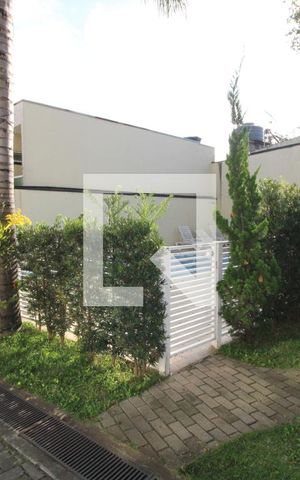Casa à venda com 156m², 3 quartos e 3 vagasPiscina