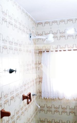 Casa para alugar com 130m², 2 quartos e 2 vagasBanheiro