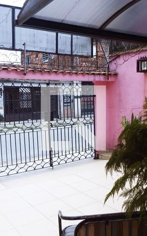 Casa para alugar com 130m², 2 quartos e 2 vagasQuintal/Entrada