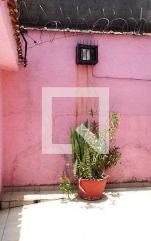 Casa para alugar com 130m², 2 quartos e 2 vagasQuintal/Entrada