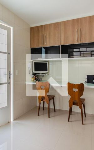 Casa para alugar com 240m², 3 quartos e 2 vagas Casa para alugar com 240m², 3 quartos e 2 vagasCozinha