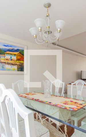 Casa para alugar com 240m², 3 quartos e 2 vagas Casa para alugar com 240m², 3 quartos e 2 vagasSala
