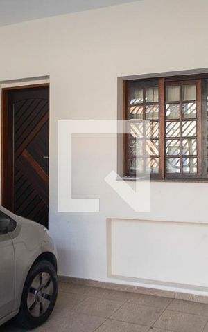 Casa à venda com 200m², 3 quartos e 2 vagas Casa à venda com 200m², 3 quartos e 2 vagasGaragem