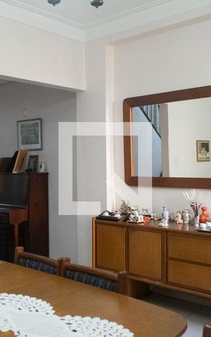 Casa à venda com 200m², 3 quartos e 2 vagas Casa à venda com 200m², 3 quartos e 2 vagasSala jantar