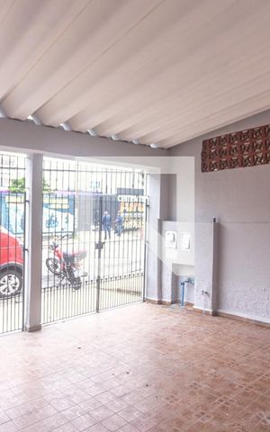 Casa para alugar com 100m², 2 quartos e 2 vagas Casa para alugar com 100m², 2 quartos e 2 vagasGaragem