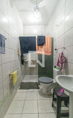 Casa à venda com 260m², 4 quartos e 4 vagas Casa à venda com 260m², 4 quartos e 4 vagasBanheiro da Suíte