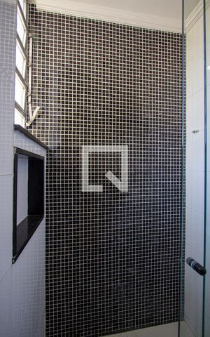 Apartamento para alugar com 65m², 2 quartos e sem vagaBanheiro