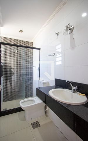 Apartamento para alugar com 65m², 2 quartos e sem vagaBanheiro