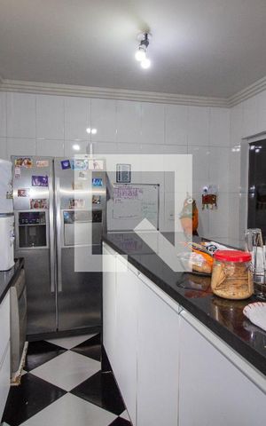 Casa à venda com 200m², 3 quartos e sem vaga Casa à venda com 200m², 3 quartos e sem vagaCozinha