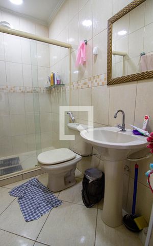 Casa à venda com 200m², 3 quartos e sem vaga Casa à venda com 200m², 3 quartos e sem vagaBanheiro Social 2