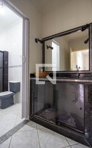 Casa à venda com 200m², 3 quartos e sem vaga Casa à venda com 200m², 3 quartos e sem vagaBanheiro da Suíte