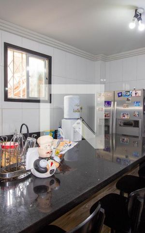 Casa à venda com 200m², 3 quartos e sem vaga Casa à venda com 200m², 3 quartos e sem vagaCozinha