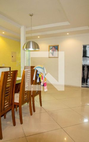 Casa à venda com 200m², 3 quartos e sem vaga Casa à venda com 200m², 3 quartos e sem vagaSala