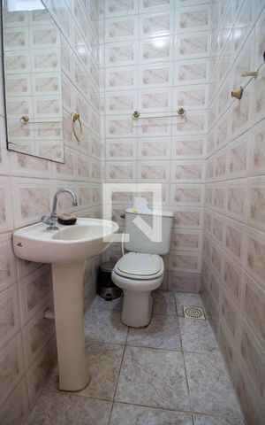 Casa à venda com 200m², 3 quartos e sem vaga Casa à venda com 200m², 3 quartos e sem vagaBanheiro Social 1