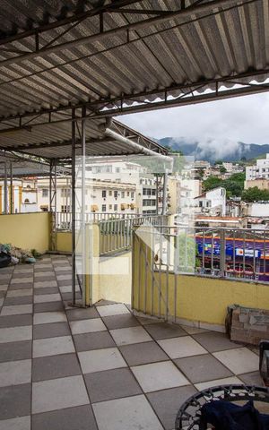 Casa à venda com 200m², 3 quartos e sem vaga Casa à venda com 200m², 3 quartos e sem vagaTerraço 1/Área de Serviço