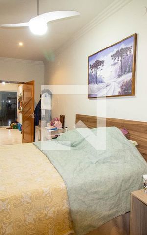 Casa à venda com 200m², 3 quartos e sem vaga Casa à venda com 200m², 3 quartos e sem vagaQuarto 3