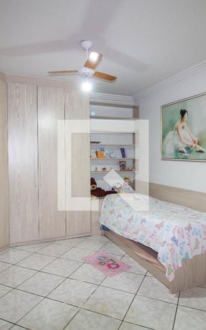 Casa à venda com 200m², 3 quartos e sem vaga Casa à venda com 200m², 3 quartos e sem vagaSuíte