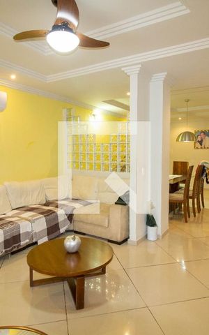 Casa à venda com 200m², 3 quartos e sem vaga Casa à venda com 200m², 3 quartos e sem vagaSala