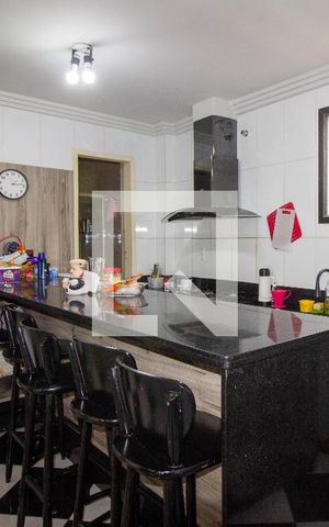 Casa à venda com 200m², 3 quartos e sem vaga Casa à venda com 200m², 3 quartos e sem vagaCozinha